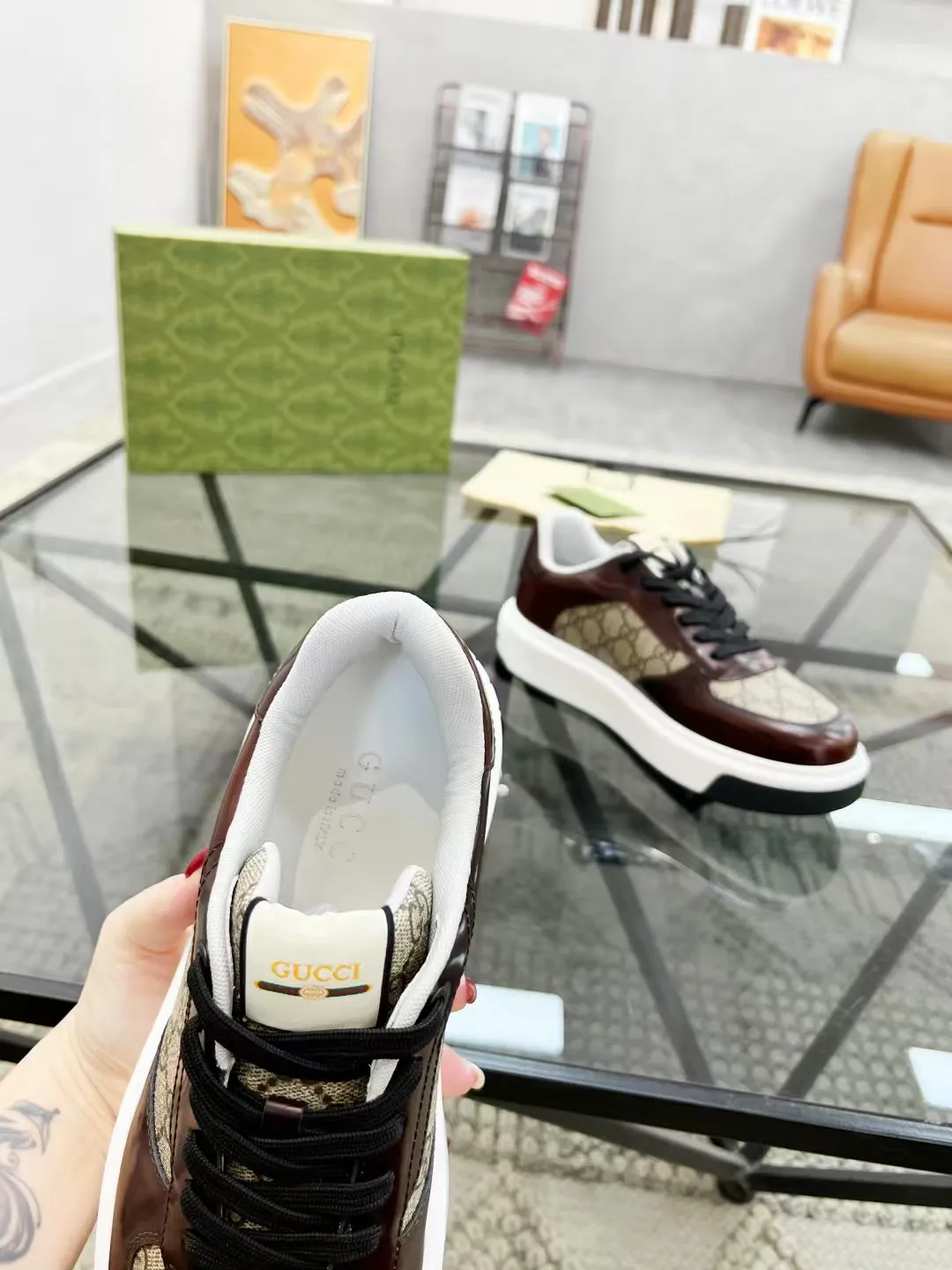 P440 new men's shoes GUCCI [Lightning] latest shoes are shipped. Original quality, fashionable, special materials, sheepskin lining, new packaging. The foot feels super comfortable and the workmanship is impeccable. Size: 38-45
